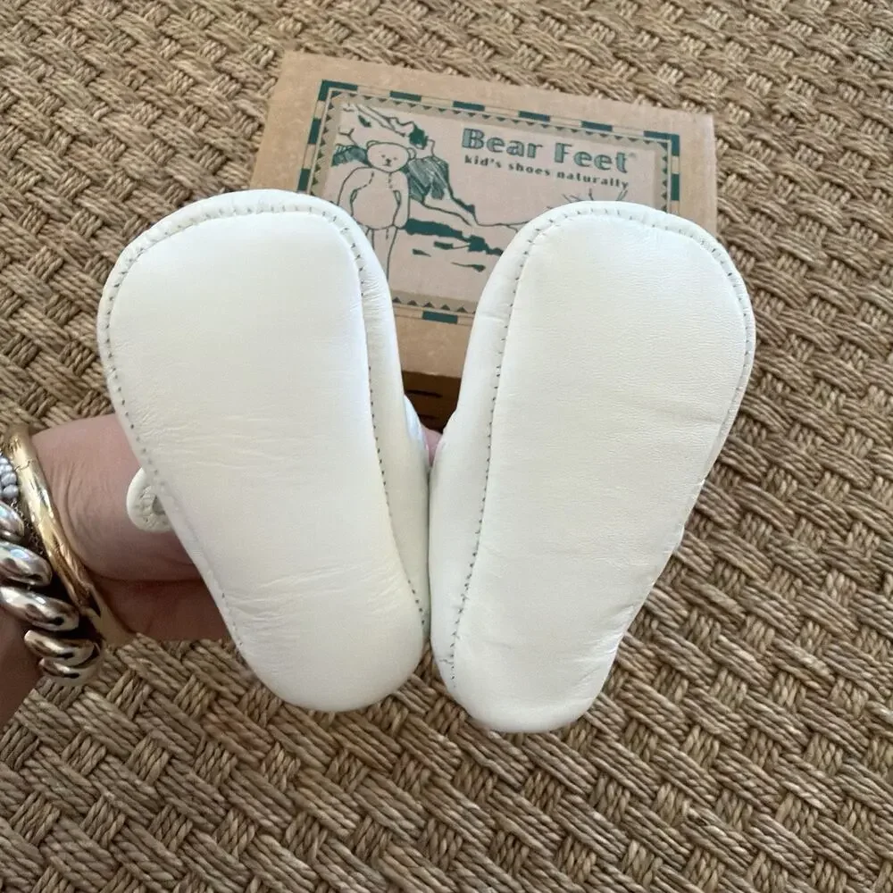 Vintage Bear Feet Baby Girl White Mary Jane Shoes Size 2